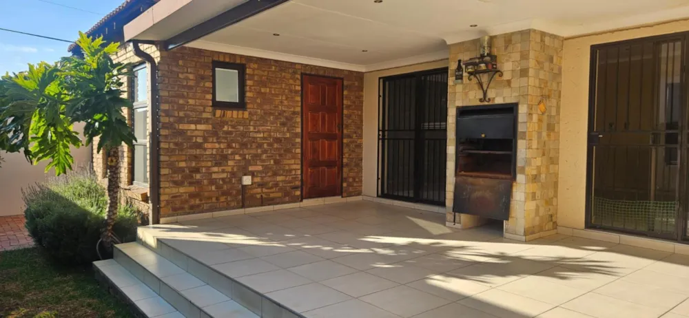 Townhouse let in New Redruth - 1GV1707382 Townhouse let in New Redruth - 1GV1707382