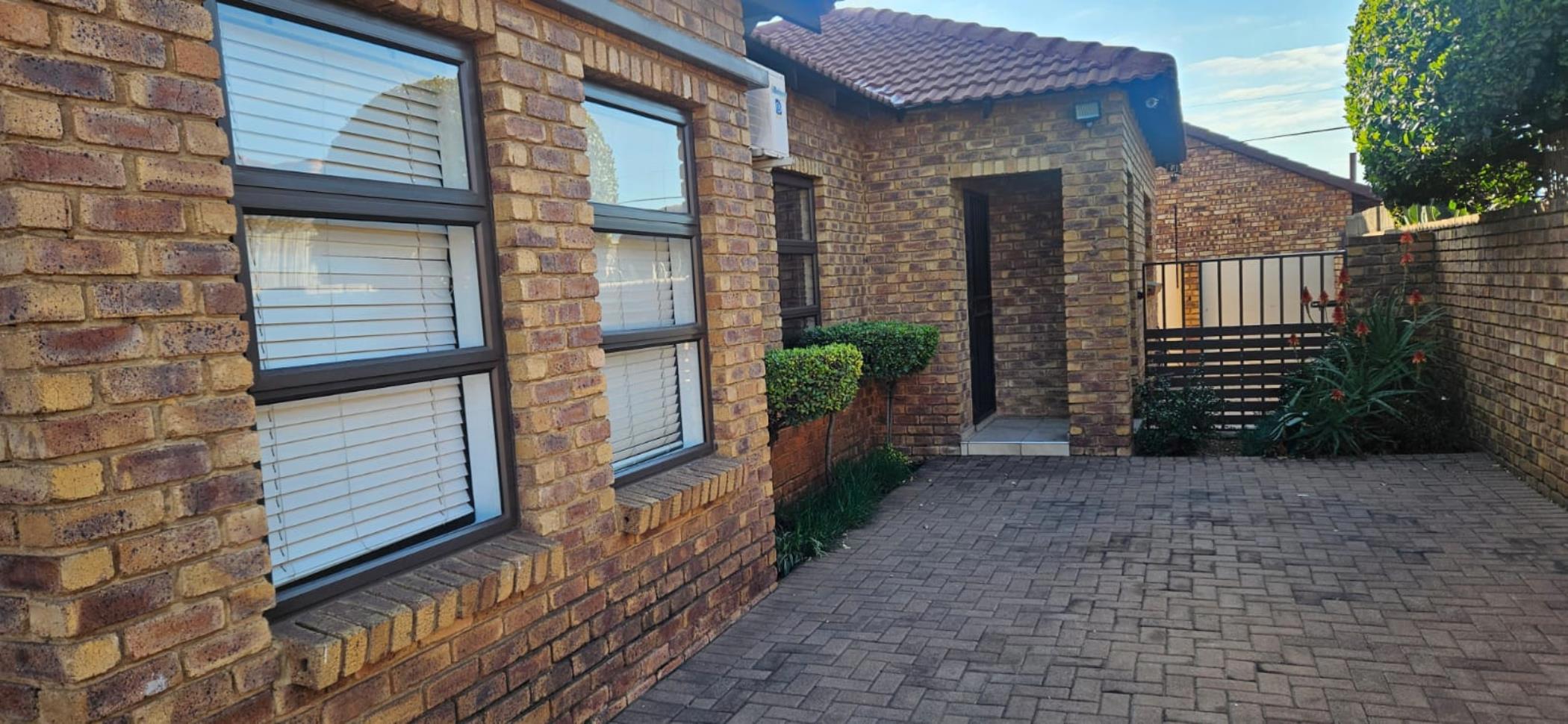 Townhouse let in New Redruth - 1GV1707382