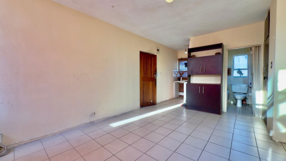 Bachelor apartment for sale in Essenwood - 1DA1708601 Bachelor apartment for sale in Essenwood - 1DA1708601