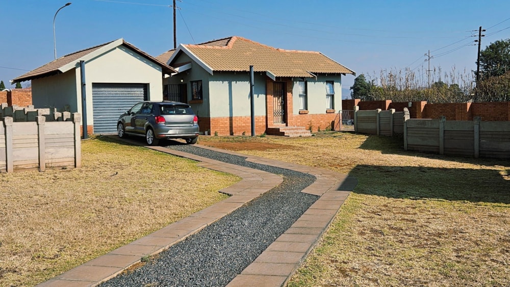 House let in Lydenburg (Mashishing) - 1LY1710010 House let in Lydenburg (Mashishing) - 1LY1710010