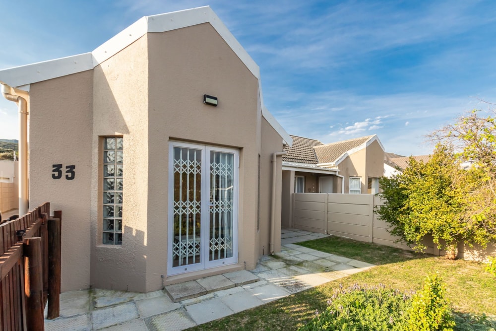 House let in Sun Valley, Fish Hoek - FHL1704460 House let in Sun Valley, Fish Hoek - FHL1704460