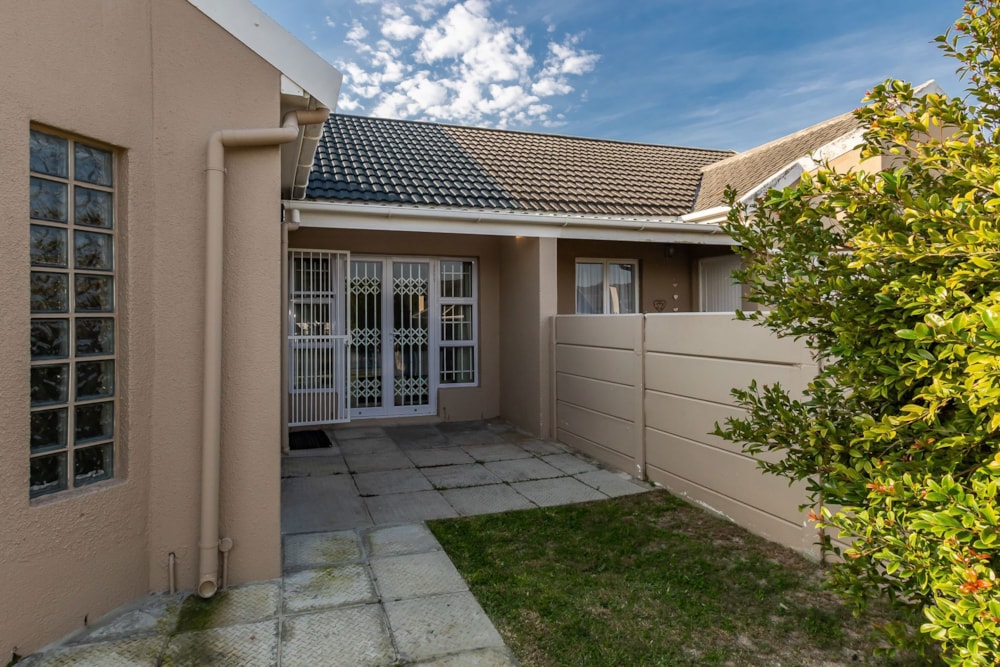 House let in Sun Valley, Fish Hoek - FHL1704460 House let in Sun Valley, Fish Hoek - FHL1704460