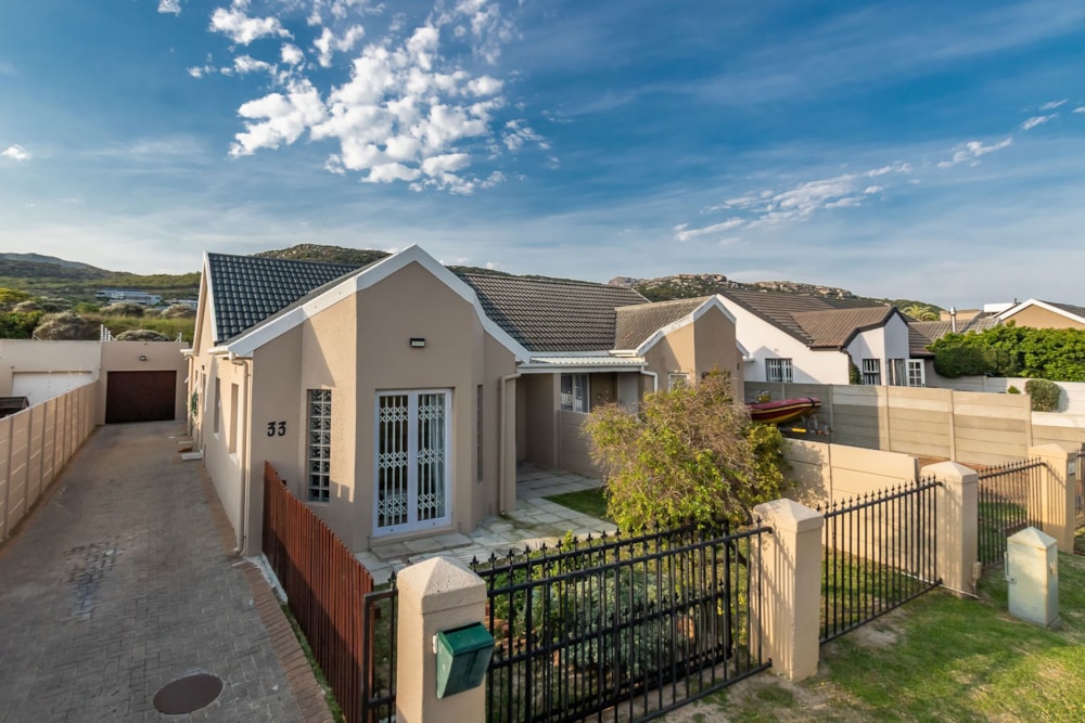 House let in Sun Valley, Fish Hoek - FHL1704460 House let in Sun Valley, Fish Hoek - FHL1704460
