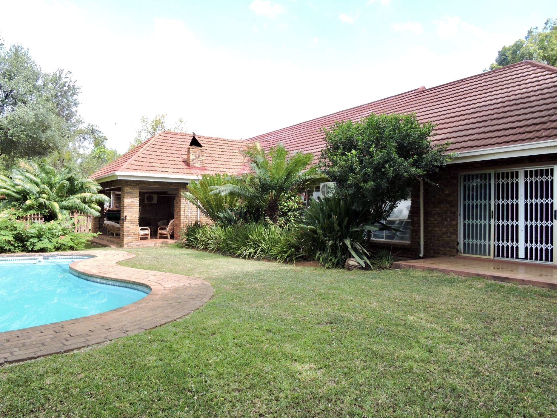 Smallholding for sale in Rustenburg - 1RU1648550