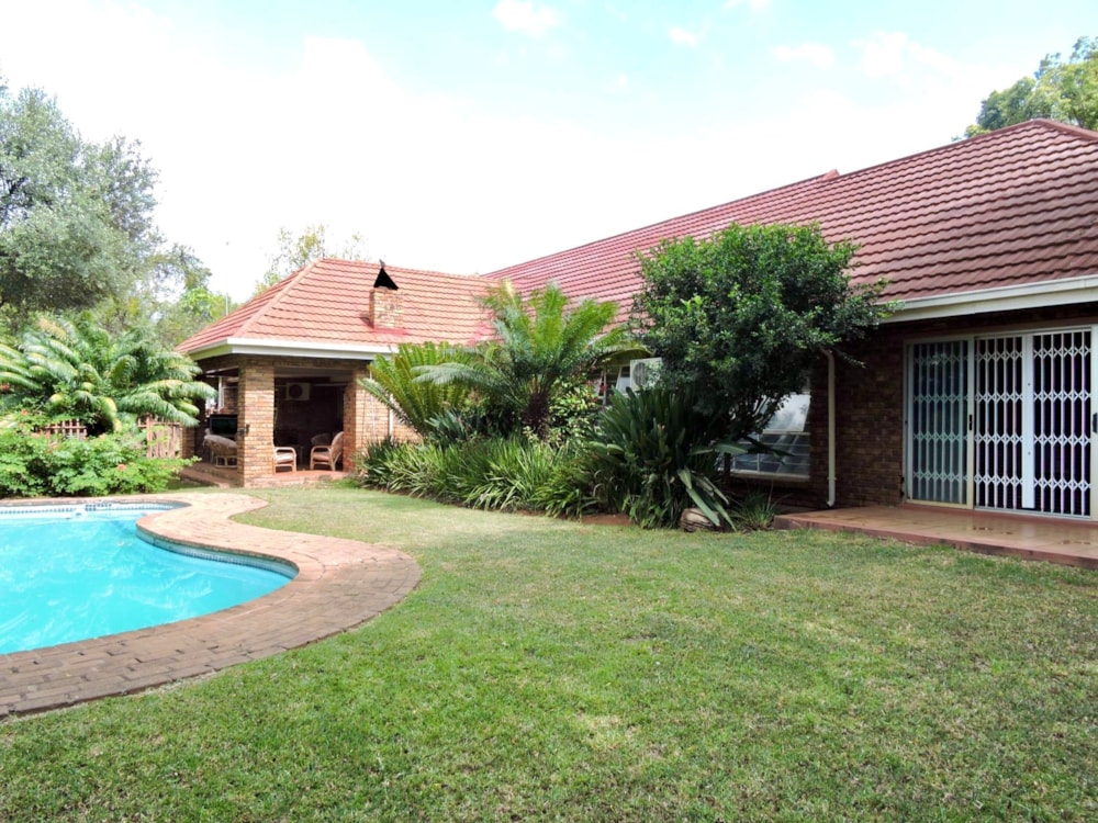 Smallholding for sale in Rustenburg - 1RU1648550