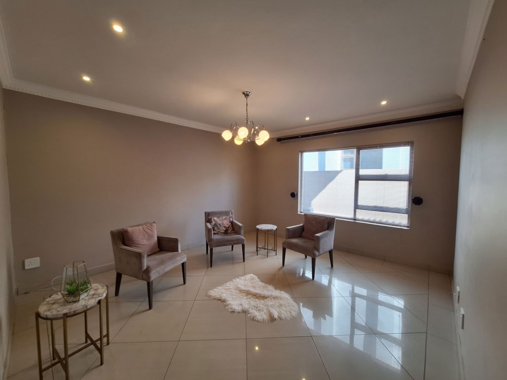 Security estate home for sale in Willow Acres - PT1736170