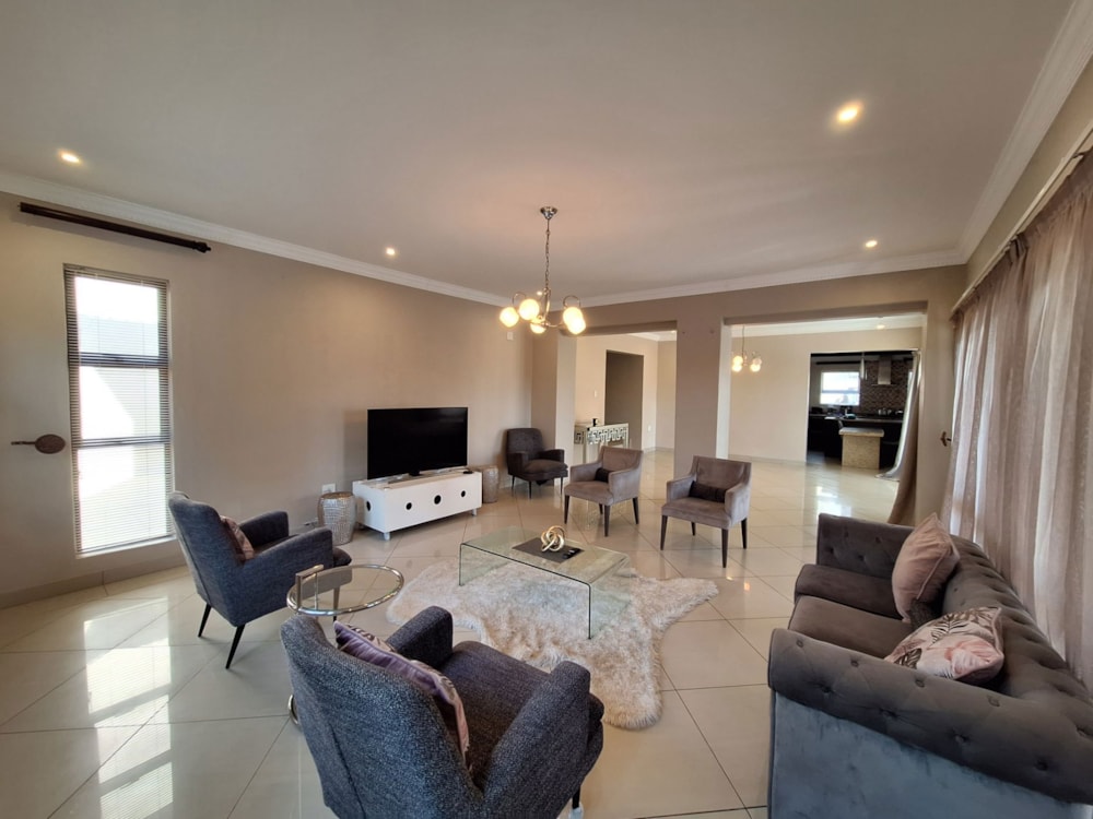 Security estate home for sale in Willow Acres - PT1736170