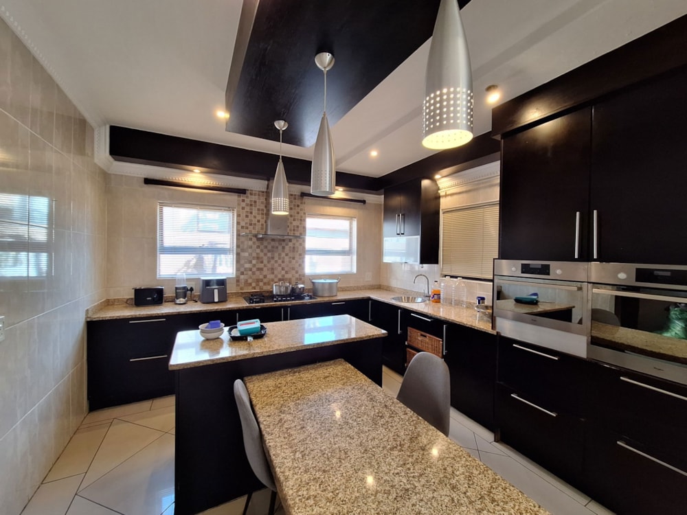 Security estate home for sale in Willow Acres - PT1736170