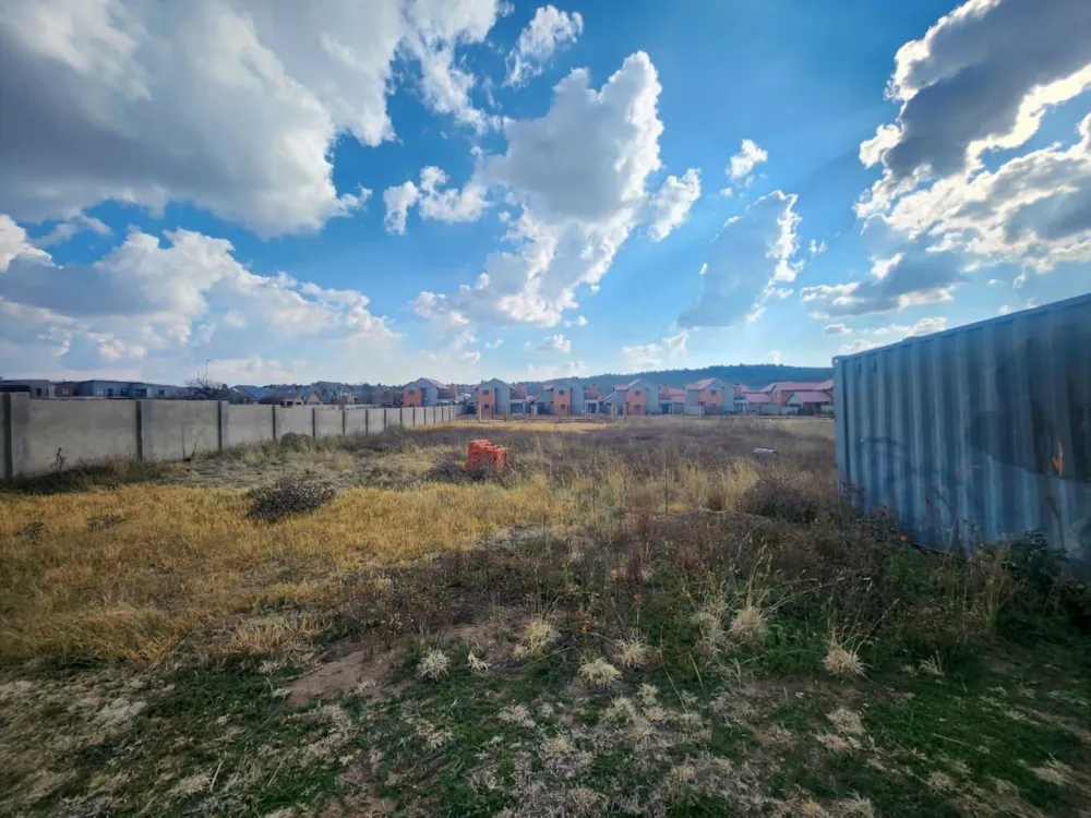 Residential vacant land for sale in Somerton Estate - 1BX1708809 Residential vacant land for sale in Somerton Estate - 1BX1708809
