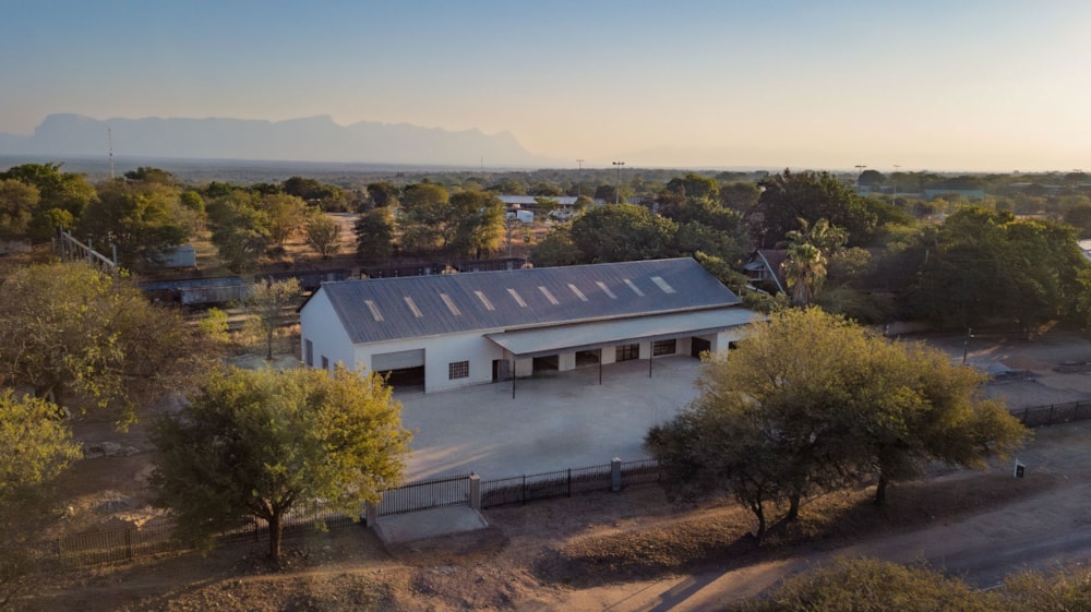 Commercial industrial property let in Hoedspruit - 1HS1700060 Commercial industrial property let in Hoedspruit - 1HS1700060