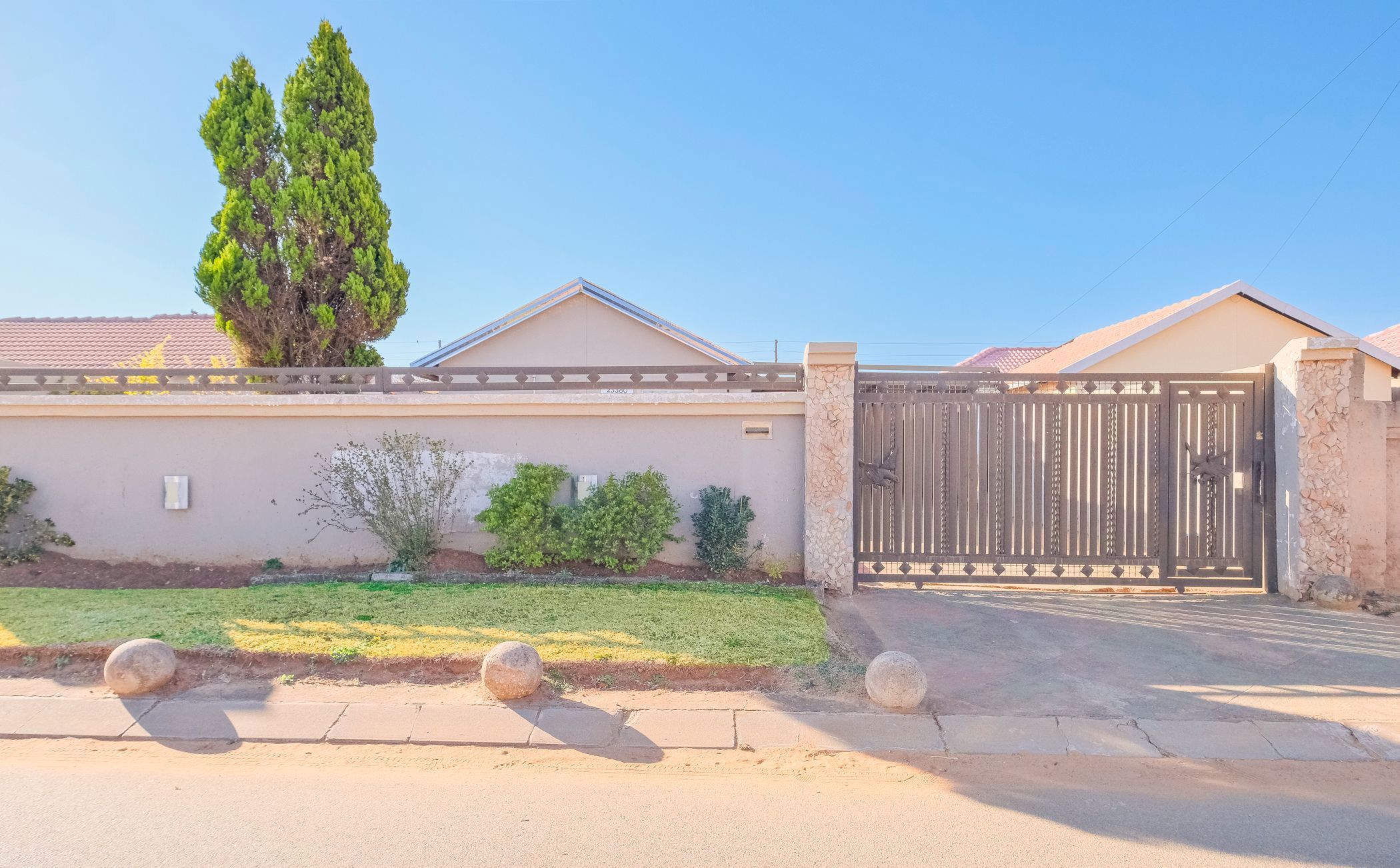 House for sale in Soweto - RDT1706809