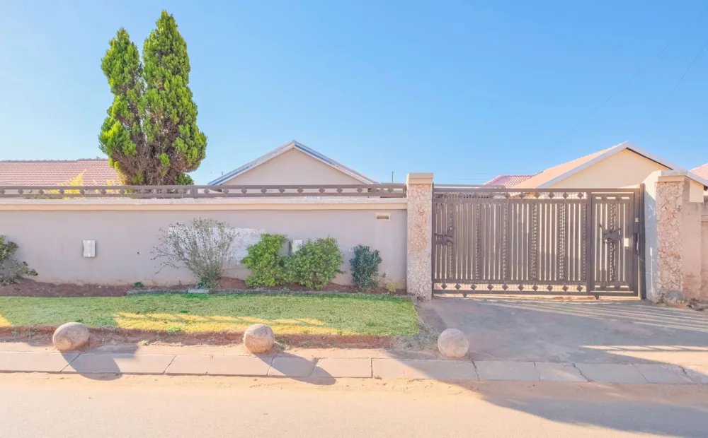 House sold in Soweto - RDT1706809