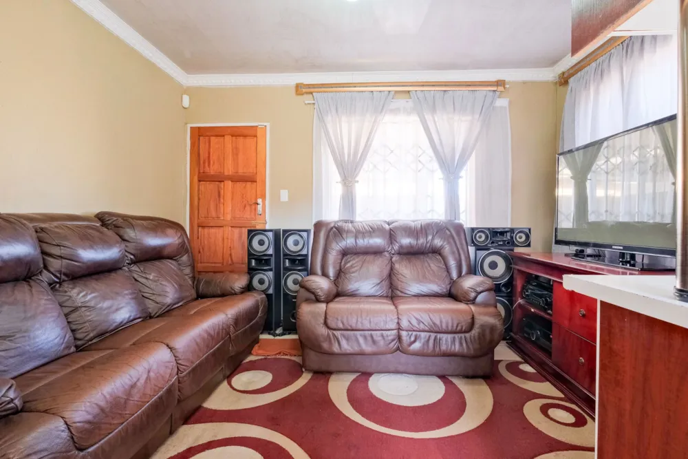 House sold in Soweto - RDT1706809