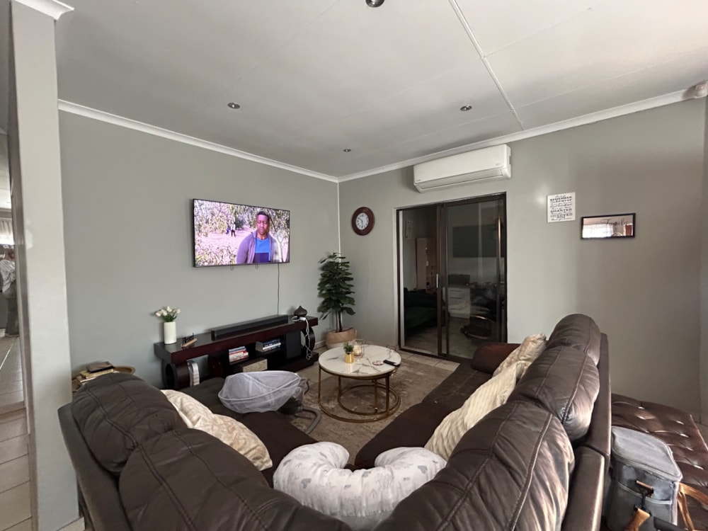 Townhouse to rent in Riviera, Kimberley - 1KJ1708011 Townhouse to rent in Riviera, Kimberley - 1KJ1708011