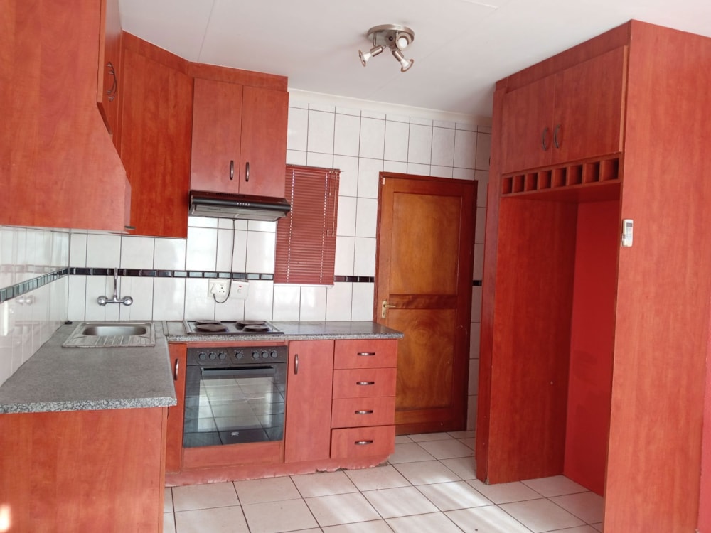 House for sale in Roodepan - 1KJ1706290 House for sale in Roodepan - 1KJ1706290