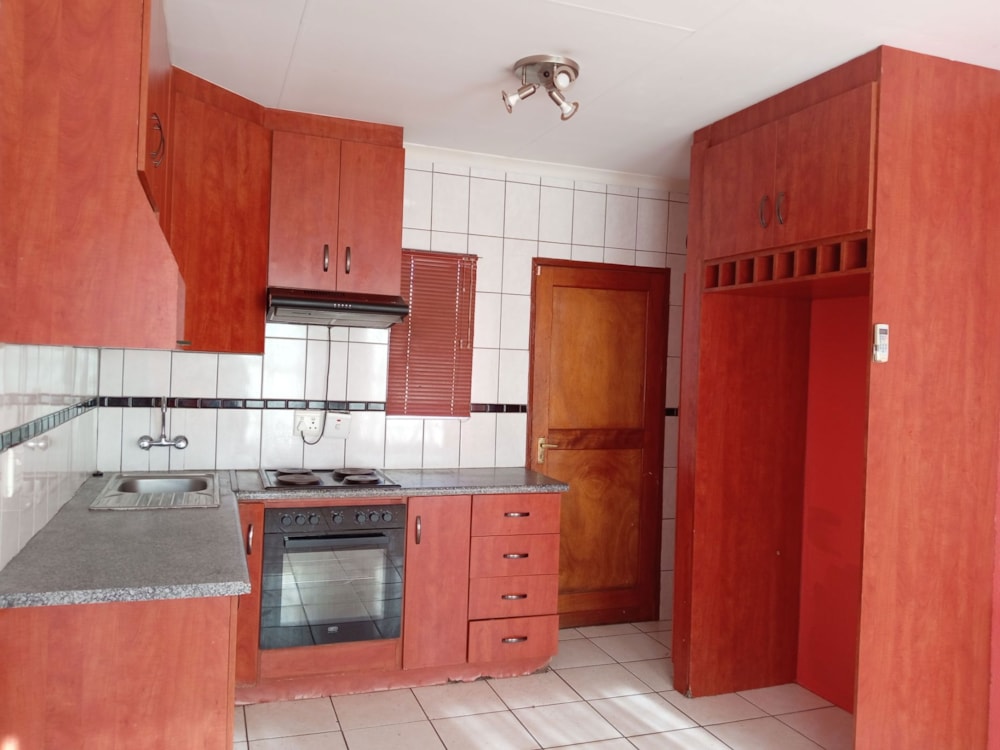 House for sale in Roodepan - 1KJ1706290 House for sale in Roodepan - 1KJ1706290