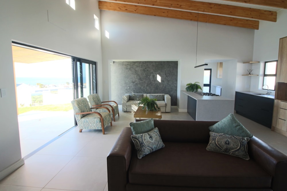 Single-storey house for sale in St Helena Views - LA1706127