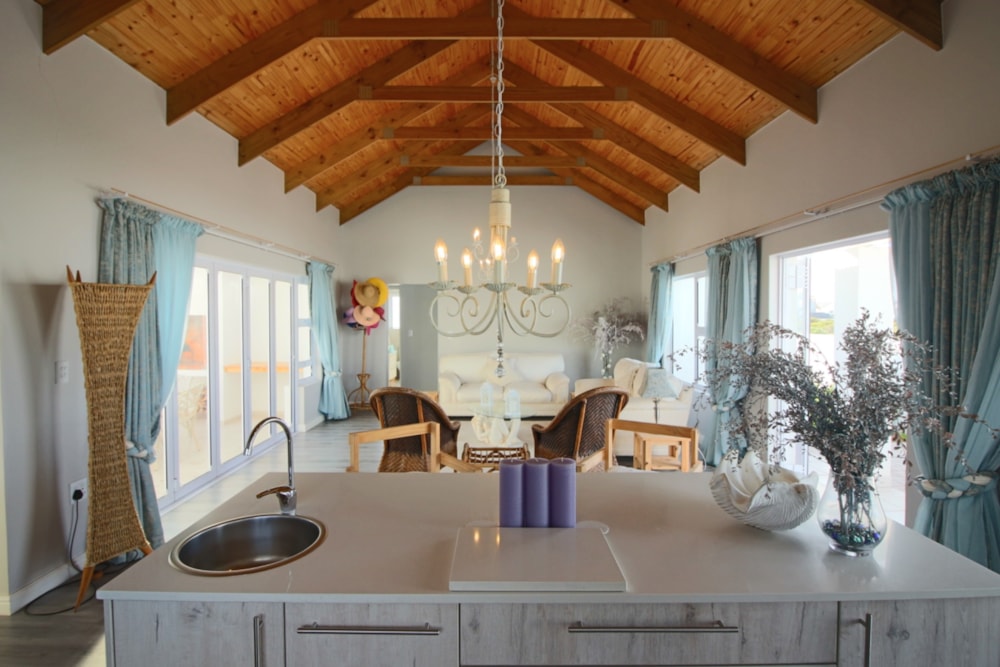 Single-storey house for sale in Britannia Bay - LA1706269 Single-storey house for sale in Britannia Bay - LA1706269