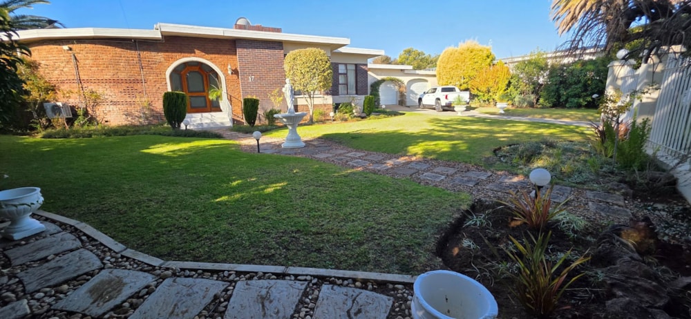 House for sale in Cradock - 1KK1706243 House for sale in Cradock - 1KK1706243