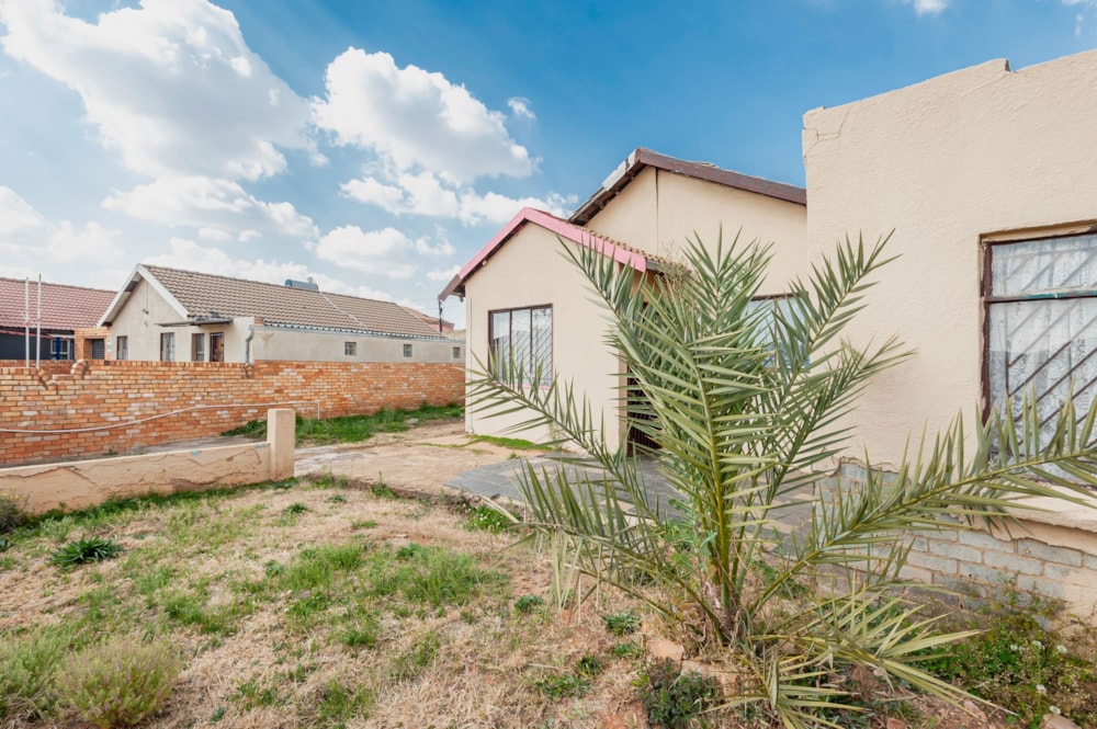 House for sale in Lenasia South - 1GV1706340