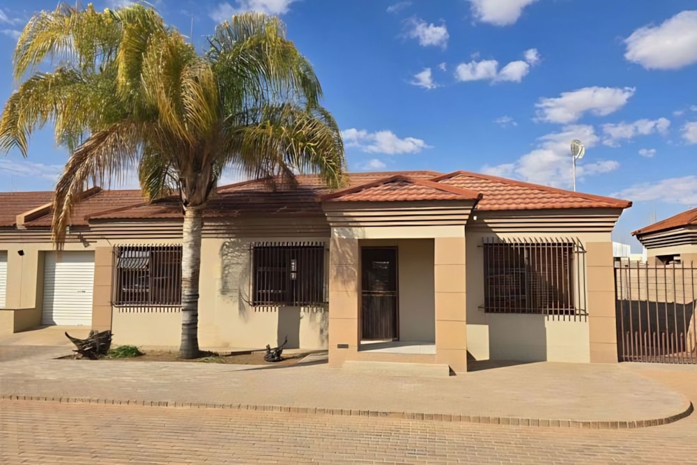 Security complex home for sale in Olyvenhoudtsdrift - 1KAH1709131