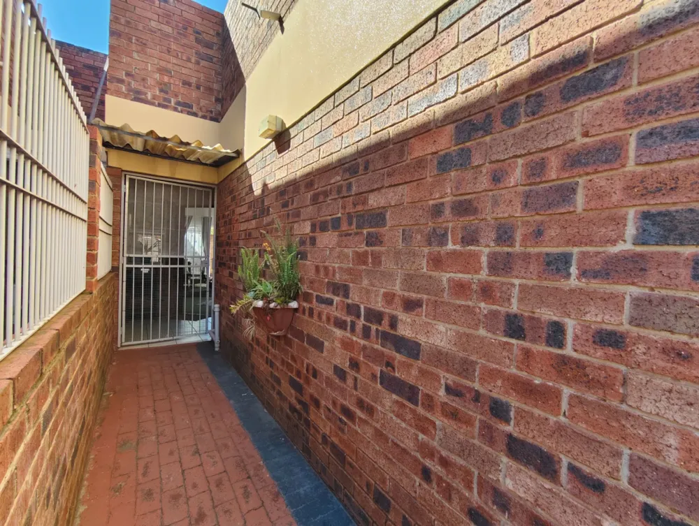Townhouse for sale in Vanderbijlpark CW 6 - 1VT1706719 Townhouse for sale in Vanderbijlpark CW 6 - 1VT1706719