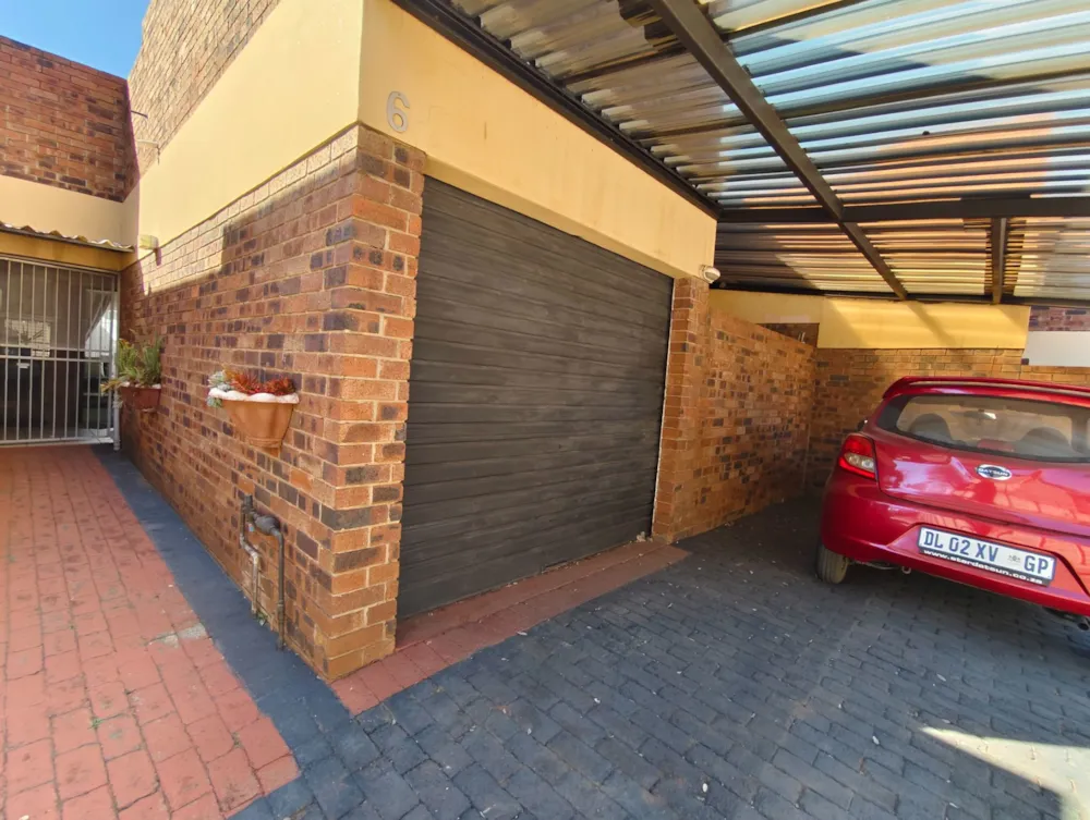 Townhouse for sale in Vanderbijlpark CW 6 - 1VT1706719 Townhouse for sale in Vanderbijlpark CW 6 - 1VT1706719