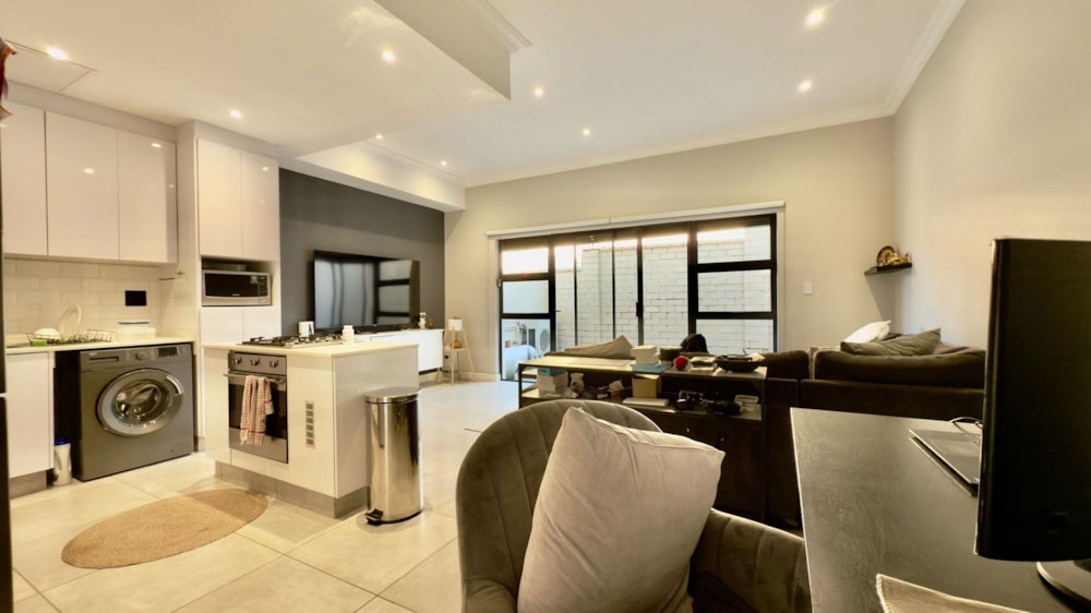 Townhouse for sale in Morningside, Durban - 1DA1706738 Townhouse for sale in Morningside, Durban - 1DA1706738