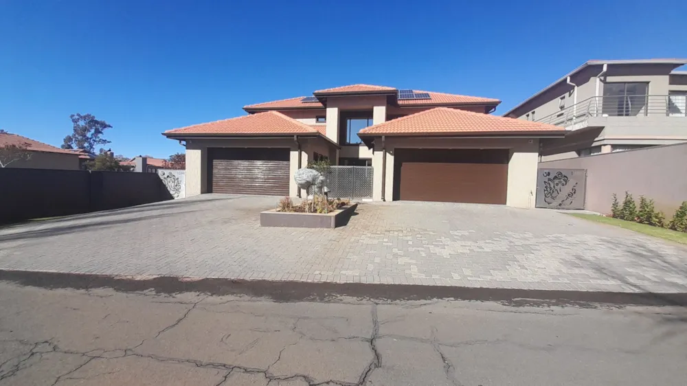 Security estate home for sale in Emfuleni Golf Estate - 1VT1707338