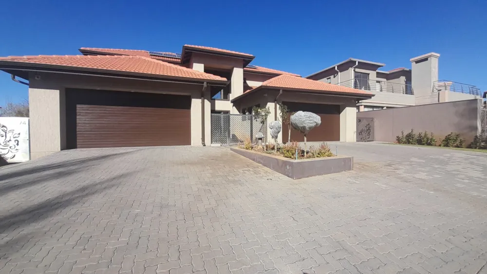 Security estate home for sale in Emfuleni Golf Estate - 1VT1707338
