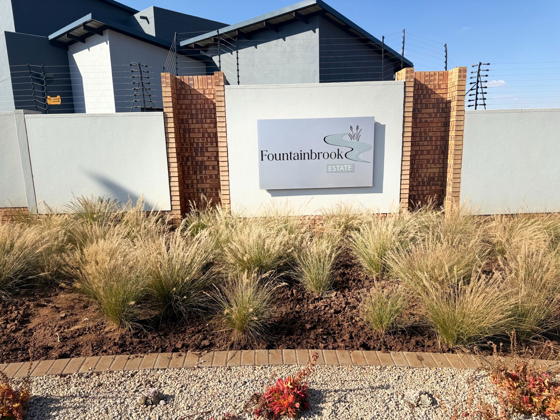 Security complex home for sale in Fountainbrook Estate - CN1706847