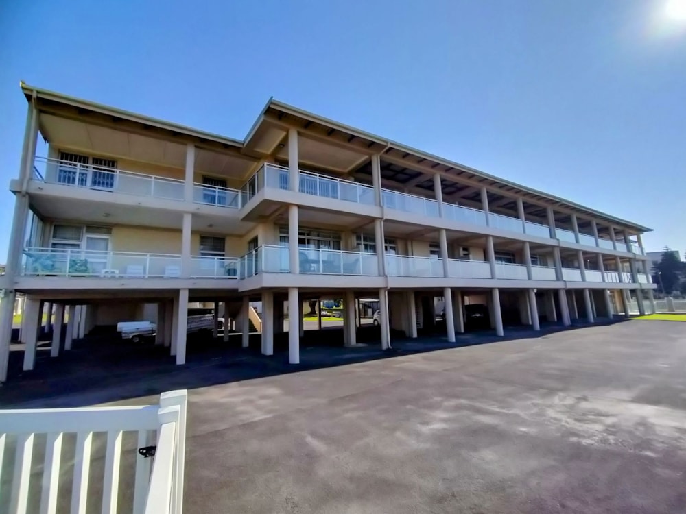 Apartment for sale in Uvongo - 1PSH1707247 Apartment for sale in Uvongo - 1PSH1707247