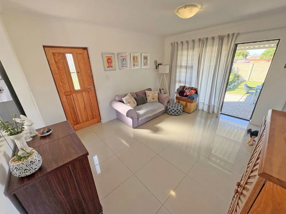 Townhouse sold in Sherwood, Port Elizabeth, Gqeberha - 1PLZ1708252 Townhouse sold in Sherwood, Port Elizabeth, Gqeberha - 1PLZ1708252