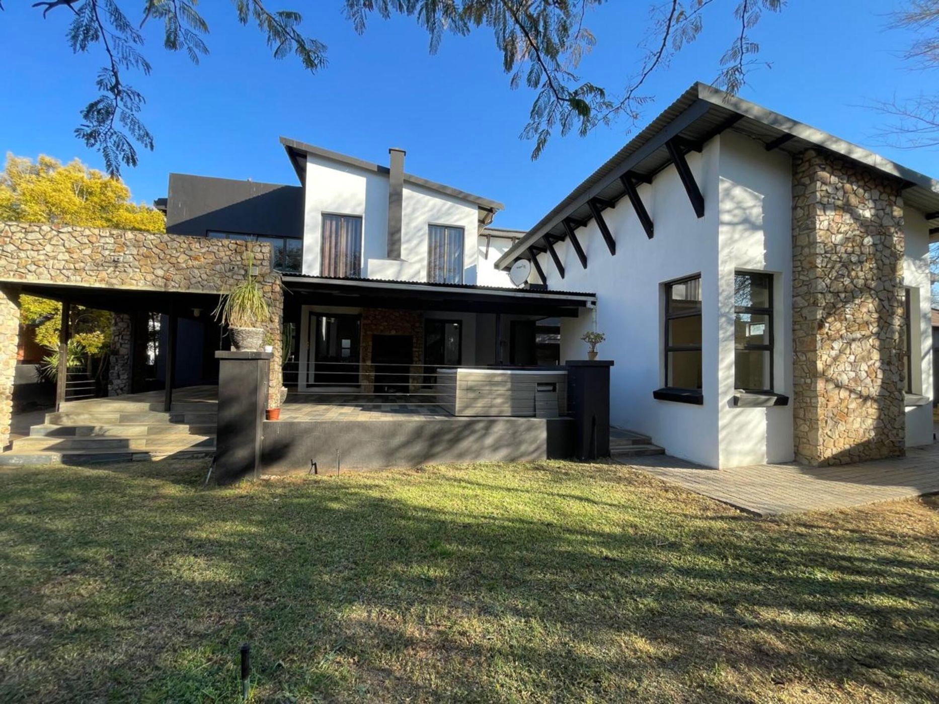 House for sale in Midstream Estate - CN1709874