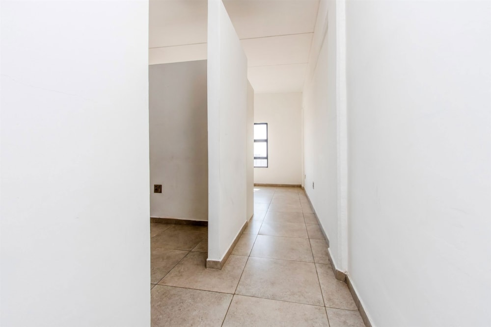 Bachelor apartment to rent in Ferndale, Randburg - RAL1707387 Bachelor apartment to rent in Ferndale, Randburg - RAL1707387