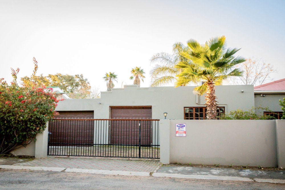 House for sale in Wesbank, Oudtshoorn - 1OU1707596 House for sale in Wesbank, Oudtshoorn - 1OU1707596