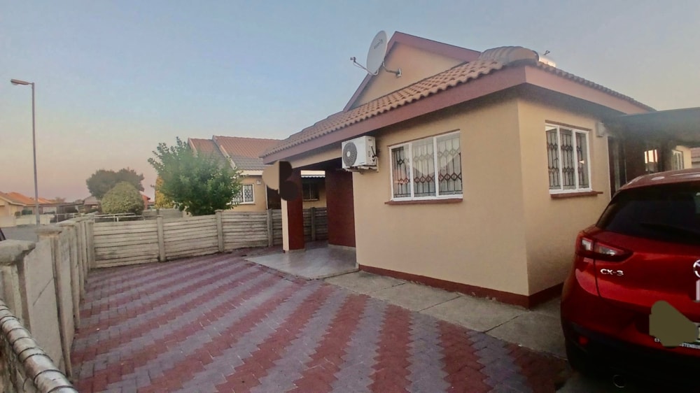 Single-storey house for sale in Freedom Park - 1RU1707681