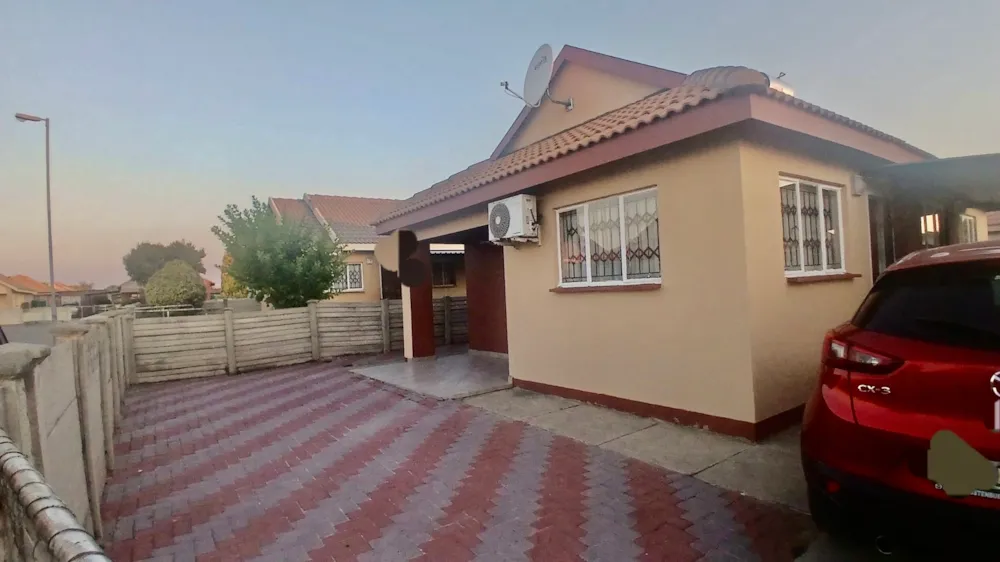 Single-storey house for sale in Freedom Park - 1RU1707681 Single-storey house for sale in Freedom Park - 1RU1707681