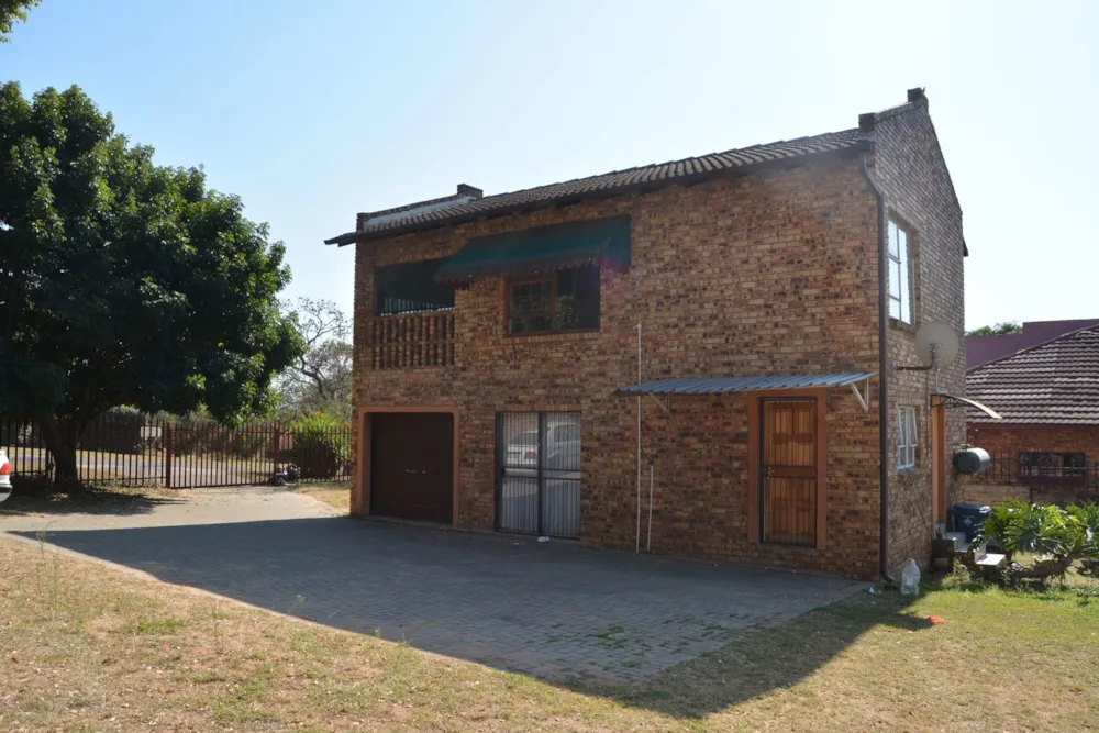 Double-storey apartment for sale in West Acres - 1NS1729400 Double-storey apartment for sale in West Acres - 1NS1729400