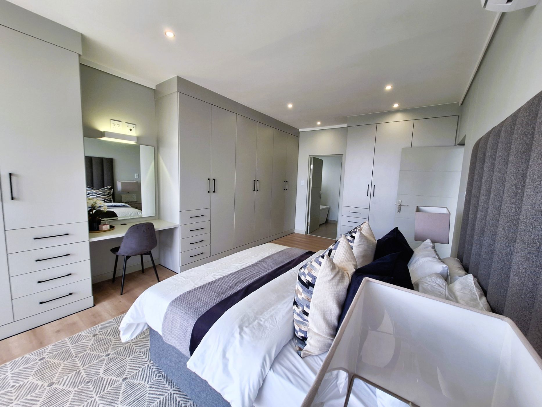 Townhouse for sale in Midstream Estate - CN1708911