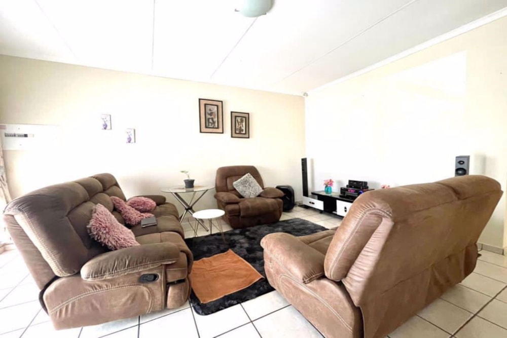 Security complex home to rent in Tasbet Park - 1WD1707726 Security complex home to rent in Tasbet Park - 1WD1707726