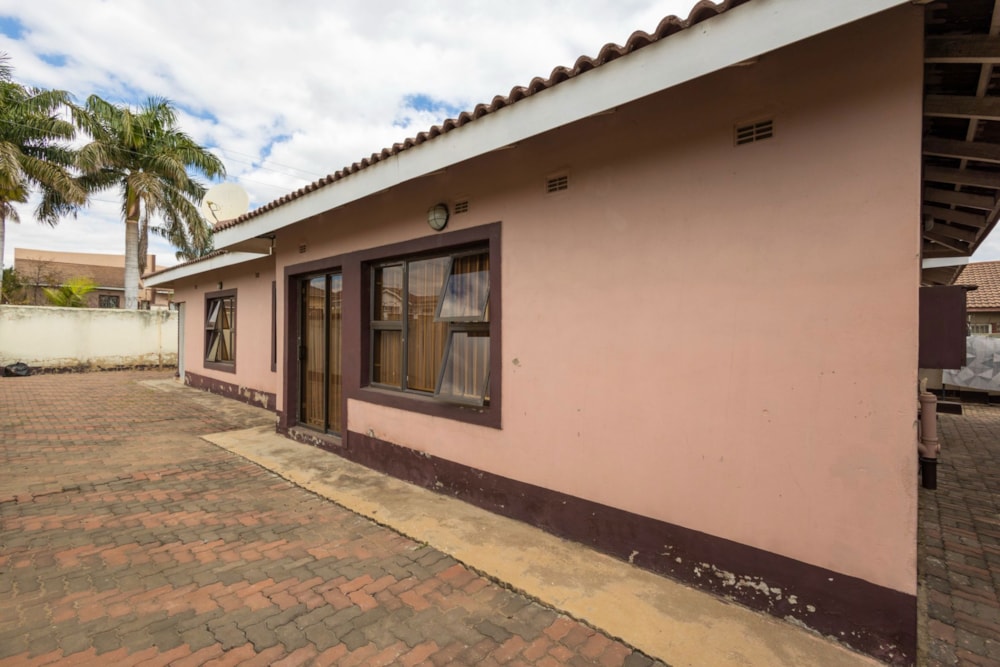 House for sale in Mainway Meadows, Zimbabwe - 3ZB1707795