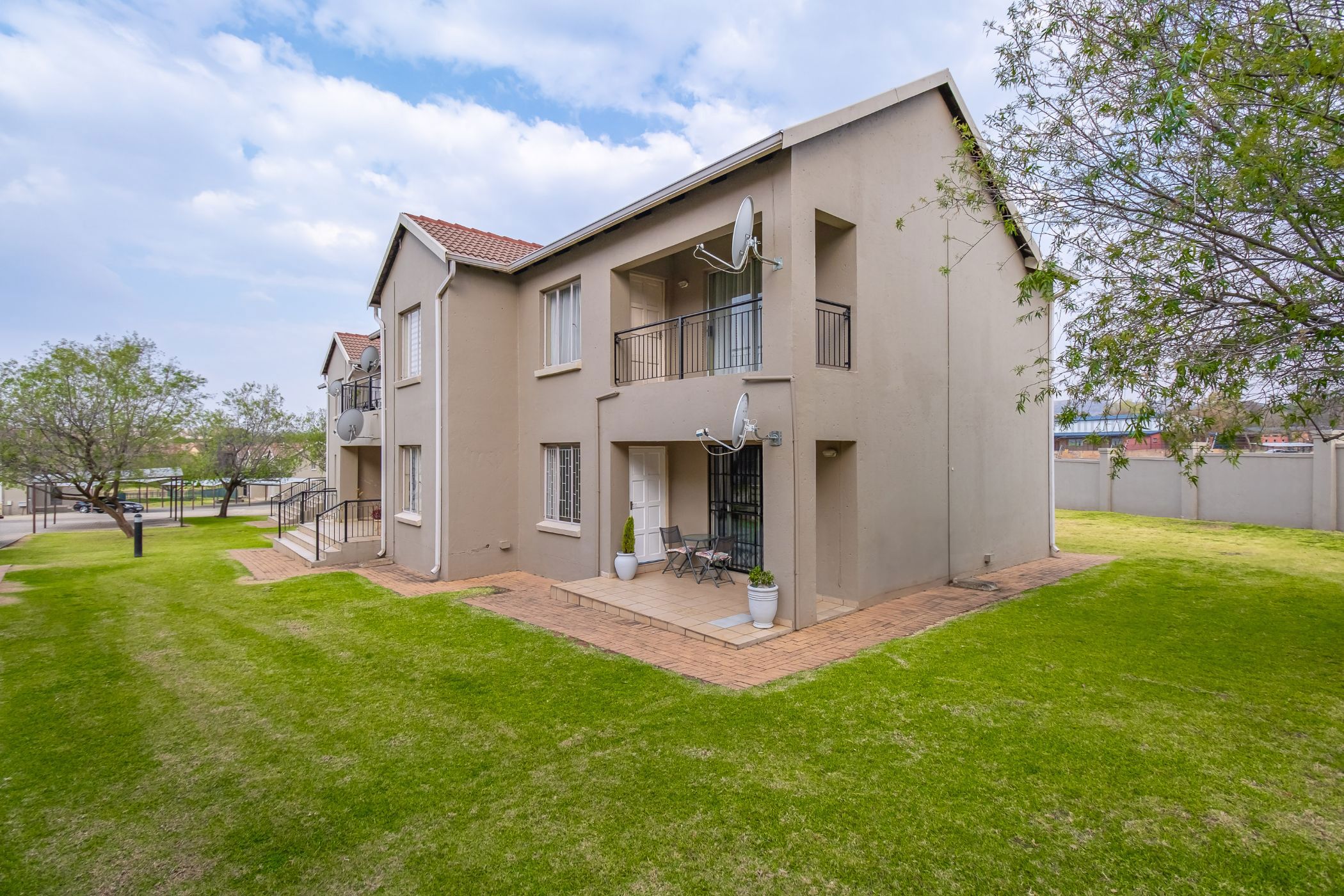 Garden apartment for sale in Willowbrook - RAN1708367