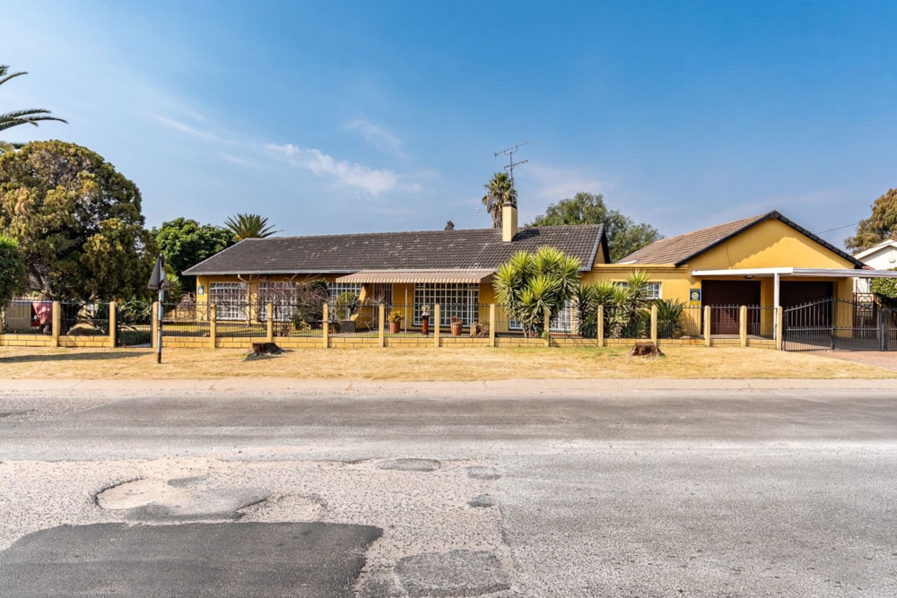 House for sale in Mackenzie Park - EN1708212 House for sale in Mackenzie Park - EN1708212