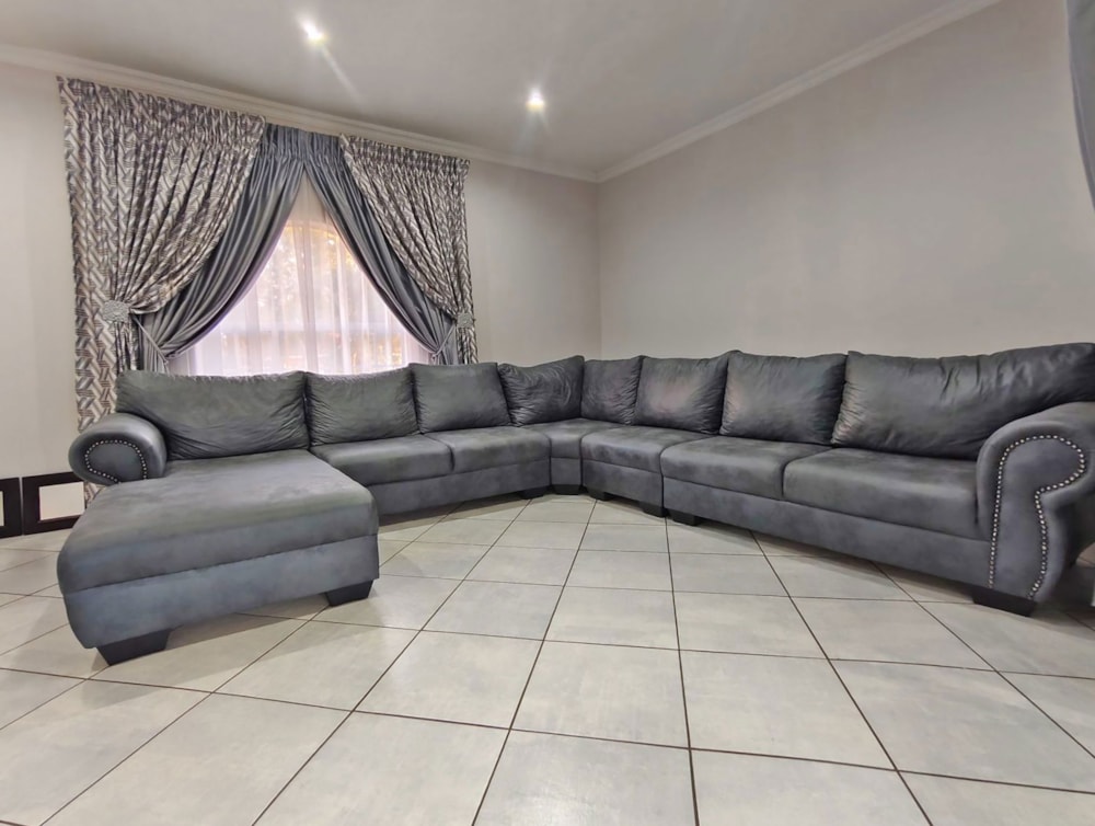 House for sale in Flora Gardens - 1VT1707959