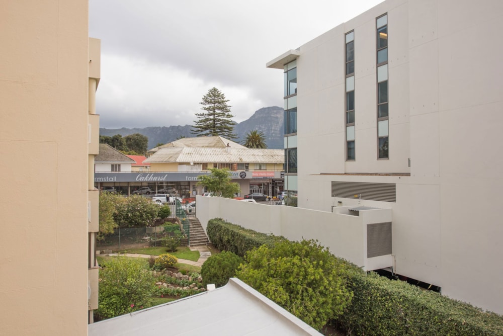 Apartment let in Kenilworth, Cape Town - RBL1708220 Apartment let in Kenilworth, Cape Town - RBL1708220