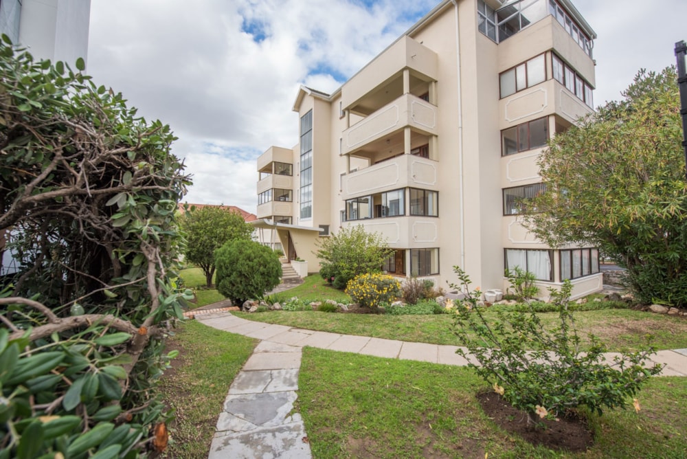 Apartment let in Kenilworth, Cape Town - RBL1708220 Apartment let in Kenilworth, Cape Town - RBL1708220