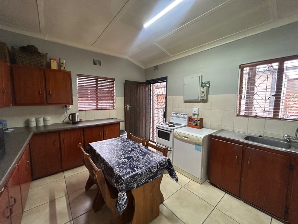 House for sale in Beaconsfield - 1KJ1708236