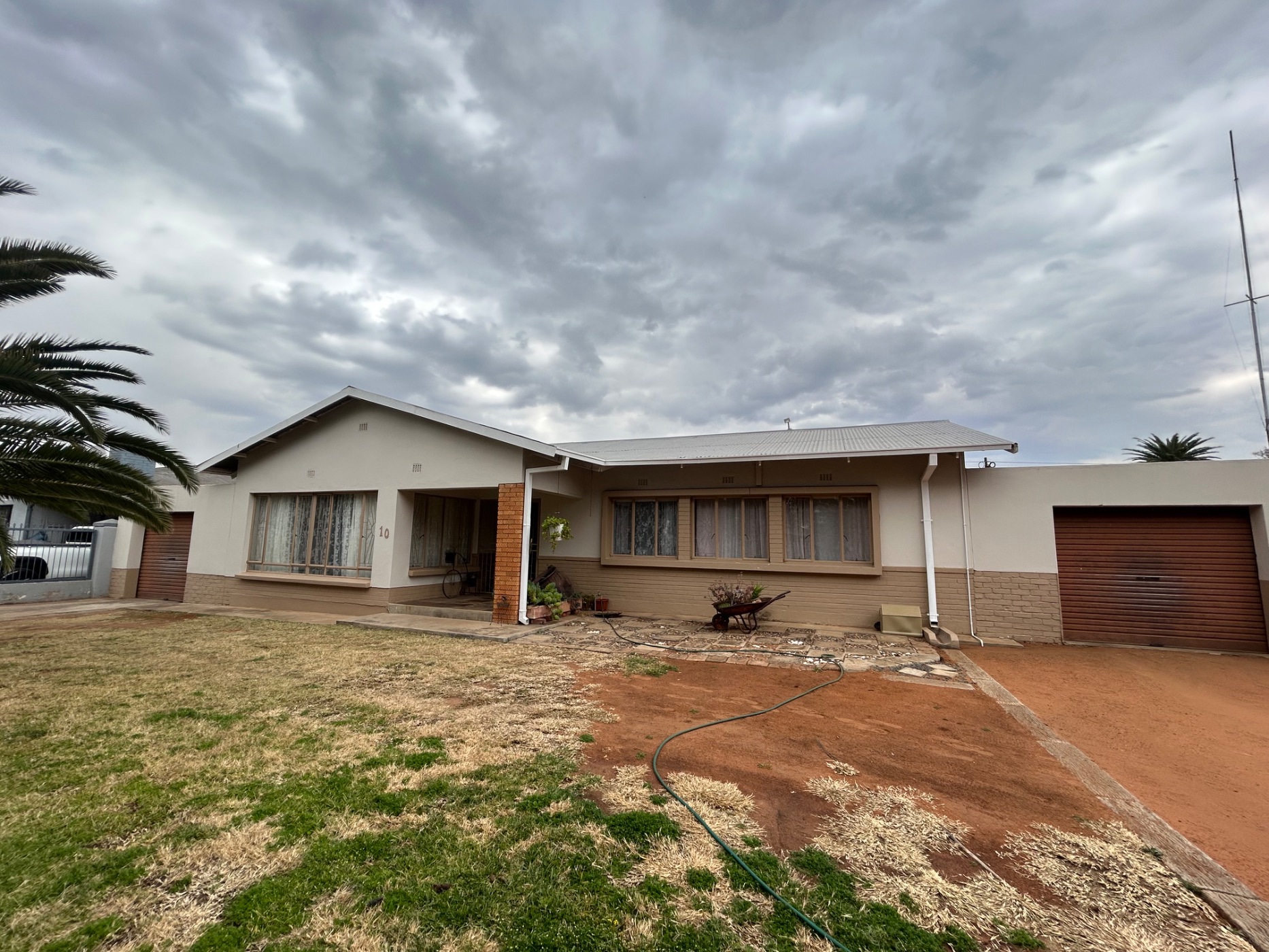 House for sale in Beaconsfield - 1KJ1708236