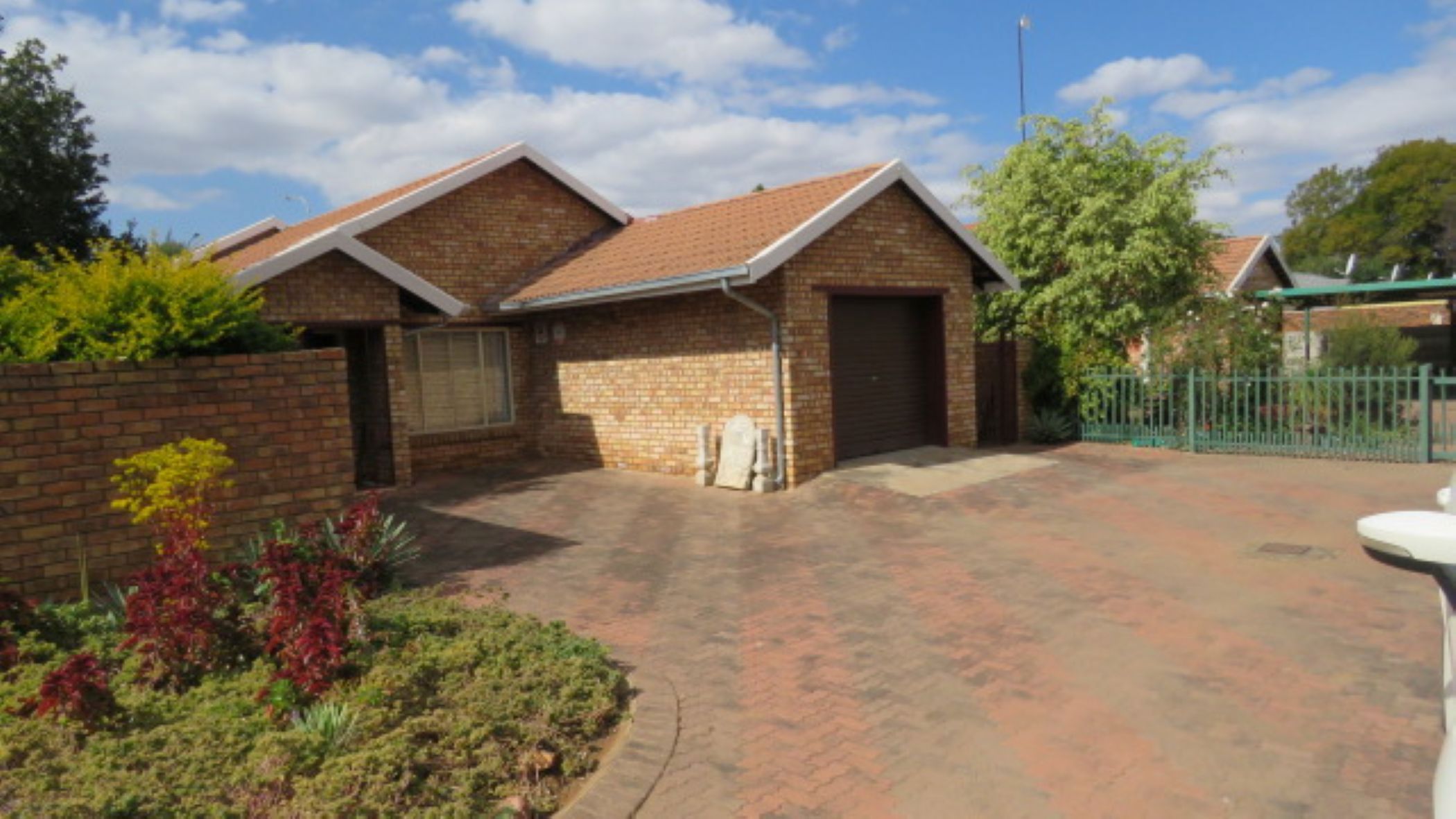 House for sale in Bela Bela - 1MDM1710006